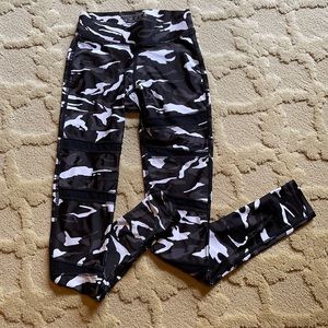 HPE activewear Combat Leggings, Black/White Camo